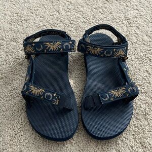 Teva Women's Original Universal Sun and Moon Printed Sandals Size 7